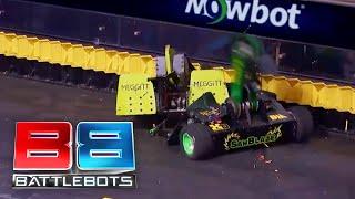 COULD IT BE A KNOCK OUT? | WHIPLASH vs SAWBLAZE | Season 4 | BattleBots Throwback Fights