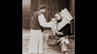 Rare Photos of Chinese Prisoners: Cangue & Chains