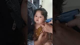 Proses Tindik Telinga Bayi Usia 3 Bulan