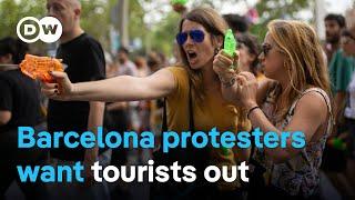 Barcelona: Protesters squirt water pistols at foreigners in attempt to reclaim their city | DW News
