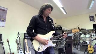 SIGGI SCHWARZ - smooth "Strat" licks