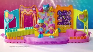 Step into the magical world of Gabby’s Dollhouse with Gabby’s Party Room Playset! 