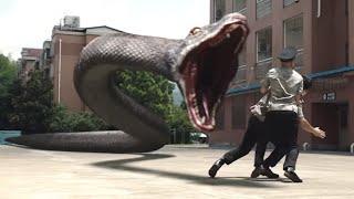 The giant snake broke into the campus and the students fought the snake together!