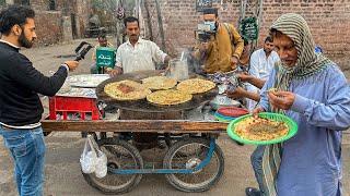 ALOO SAAG PARATHA IN PAKISTAN! STREET FOOD HEAVEN - SAAG PARATHA IN LAHORE