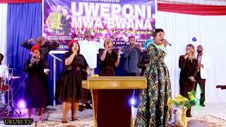AKISSA NEEMA //LIVE WORSHIP EXPERIENCE UWEPO NIMWABWANA