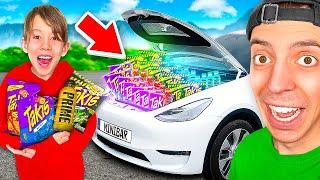 KLEINER JUNGE kauft ALLES für TESLA MINIBAR ein!  (ESKALIERT)