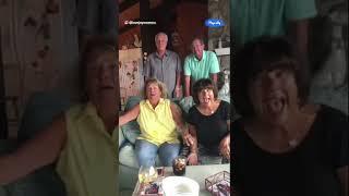 Grandparents get surprised with pregnancy announcement during picture ️️