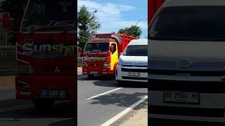 BALAPAN TRUK OLENG VS MINI BUS NGEBUT MELAJU SANGAT CEPAT #shorts #trending #subscribe