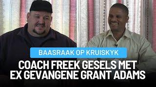 Coach Freek gesels met 'n ex gevangene Grant Adams