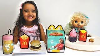 BIA LOBO E BABY ALIVE CLARABELA na Hora do Lanche