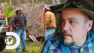 Moonshiners Angry After Buyer Threatens Their Security With An Unexpected Guest | Moonshiners