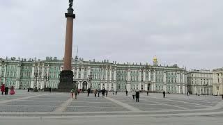 A walk around St. Petersburg. Arch of the General Staff. Palace Square. Hermitage.