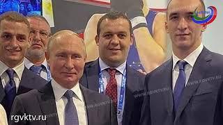 Президент России встретился с чемпионом мира по боксу Муслимом Гаджимагомедовым