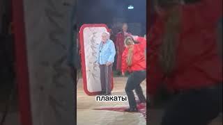 Мечта - быть мишенью для ножей #новости #цирк #бабушка #юбилей