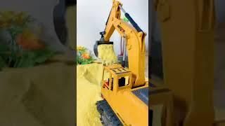 excavator put on sand on the truck, excavator daily work