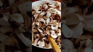 cream of mushroom soup - سوپ قارچ خامه ای