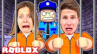 SIAMO STATI ARRESTATI NELLA PRIGIONE CON I NOSTRI AMICI SU ROBLOX!‍️