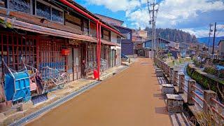 Japan: Walking through traditional town in Takayama, Gifu • 4K HDR