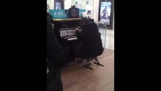 Pianiste à la gare de Saint-Lazare