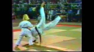 Hanshi Steve Arneil demonstration with a Crawley Junior Member