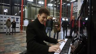 Thomas Krüger – Great Piano Medley Of Movie & TV Themes At Train Station