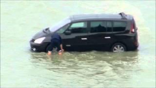 Mont-Saint-Michel : How to distroy 1 car in 10 minutes and 2 in 30 minutes