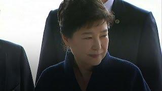Президент Южной Кореи прибыла в прокуратуру и извинилась перед народом