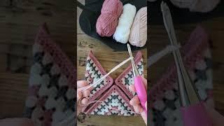 Beginner Crochet Bag Using 3 Granny Squares #beginnercrochet #crochettutorial