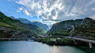 Vožnja kroz Drežnicu kod Mostara, Bosna i Hercegovina.