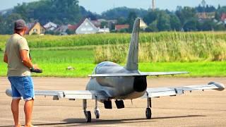 GIGANTIC XXXL 80KG L-39 ALBATROS RC TURBINE JET FLIGHT DEMONSTRATION