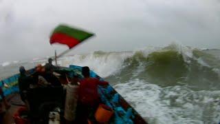 Dangerous Waves In Rough Weather | Ibrahim Hyderi