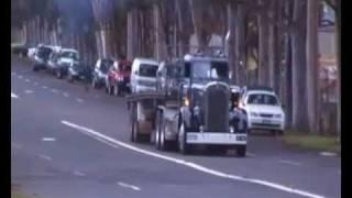 Needle Nose KENWORTH 1946 TRUCK LEAVES SANDOWN IN 2010