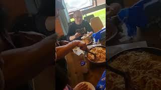 lets eat spaghetti with my friends #shortvideo@ms.magayonintheuk.