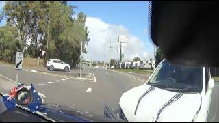 Aussiecams - Nissan driver fails to giveway then 2 writeoffs! Slacks Creek QLD