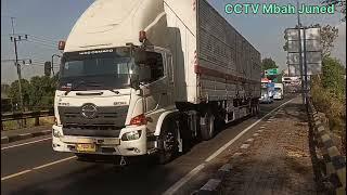 VERY EXITINGHUNTING BIG AND HANDLING TRUCKS IN THE AFTERNOON ON THE KERTOSONO BRIDGE