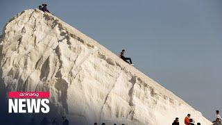 How Egyptians enjoy winter snowboarding: sliding on salt