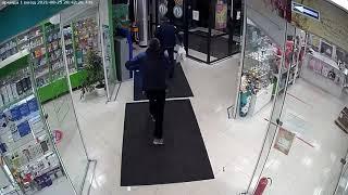 Покупатель в иркутском супермаркете воткнул нож в шею своего обидчика