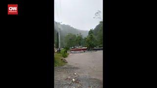 Jalur Padang Bukittinggi Terputus Akibat Banjir dan Longsor