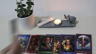 Etalare tarot: ce face acum persoana la care te gândești? ce face el/ea in acest moment ...atenție!