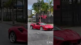 Ferrari F8 tributo acelerando