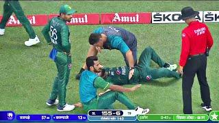 Asif Ali and Shadab Khan collided while trying to catch the ball | Pak vs SL Asia Cup 2022 Final