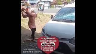 Pergoki Suami Bersama Wanita Di Dalam Mobil, Istri Rusak Mobil!