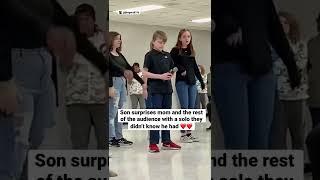 Son surprises mom and the rest of the audience with a solo they didn’t know he had ️️
