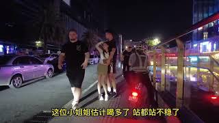 东莞夜生活街拍，美女如云，性都当街谈价格