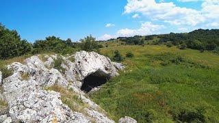 Чатыр-даг. Путь на машине. Пещеры, земляничка.. ну и так.. слоняемся по нижнему плато.