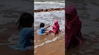 Heboh  banget berenang di pantai pasir  putih kendawangan