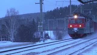 MIX: LOCOMOTIVE VL80 IN THE SNOW ON THE TRANS-SIBERIAN RAILWAY