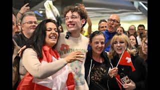 Fans nehmen Nemo am Zürcher Flughafen in Empfang - ESC - Eurovision