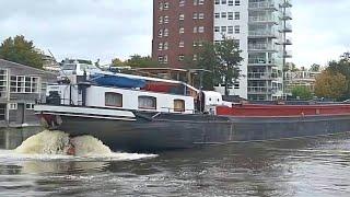 ️Binnenvaartschip de MARCHEMOS draait de Zuiderhaven in️