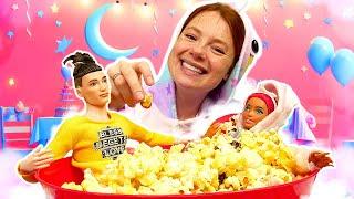 Spielzeug Video für Kinder mit Irene und Barbie | Magisches Schloss. Die Pyjamaparty.